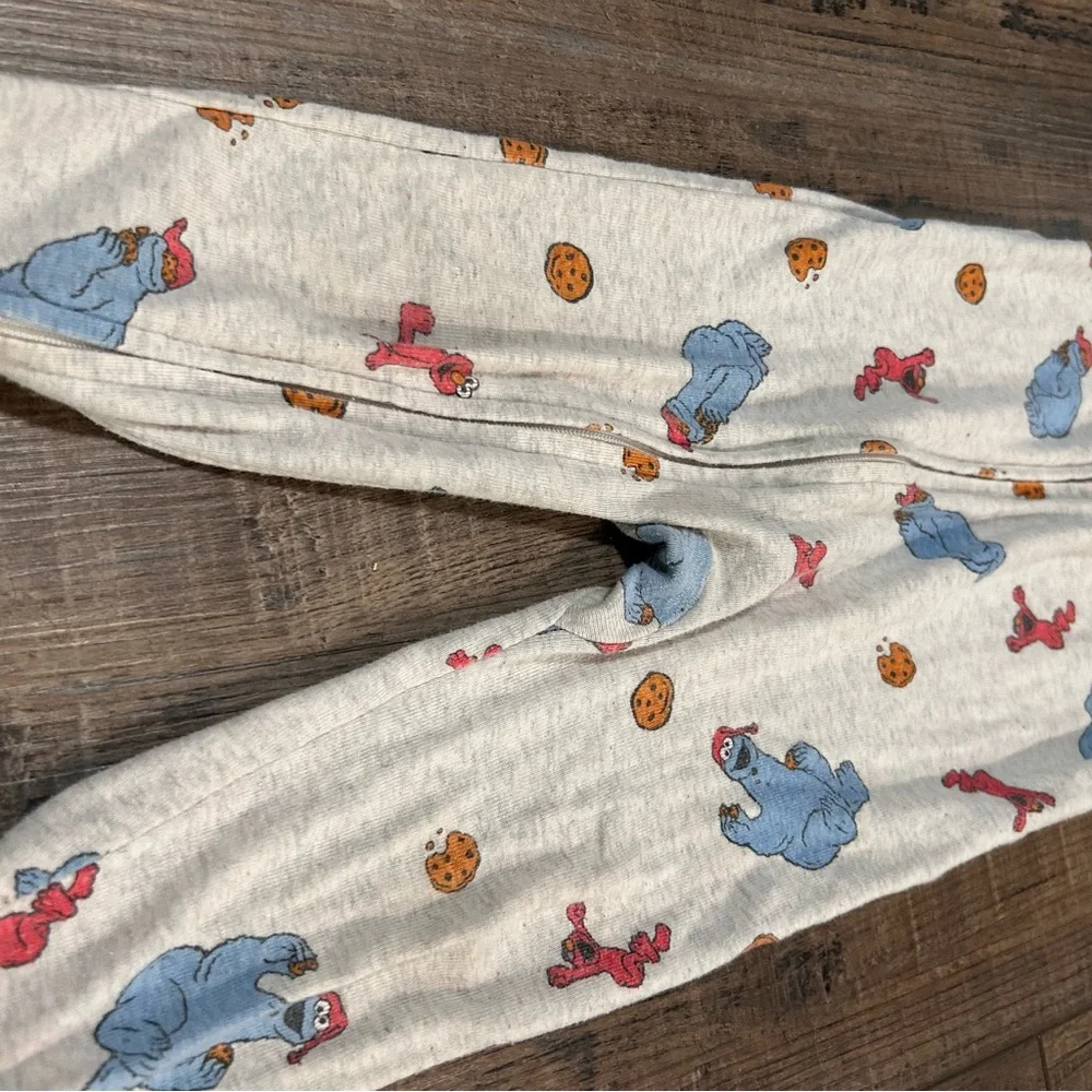 Carter’s Sesame Street Pajamas Footed Sleeper Size 24 Months Organic‎ Cotton